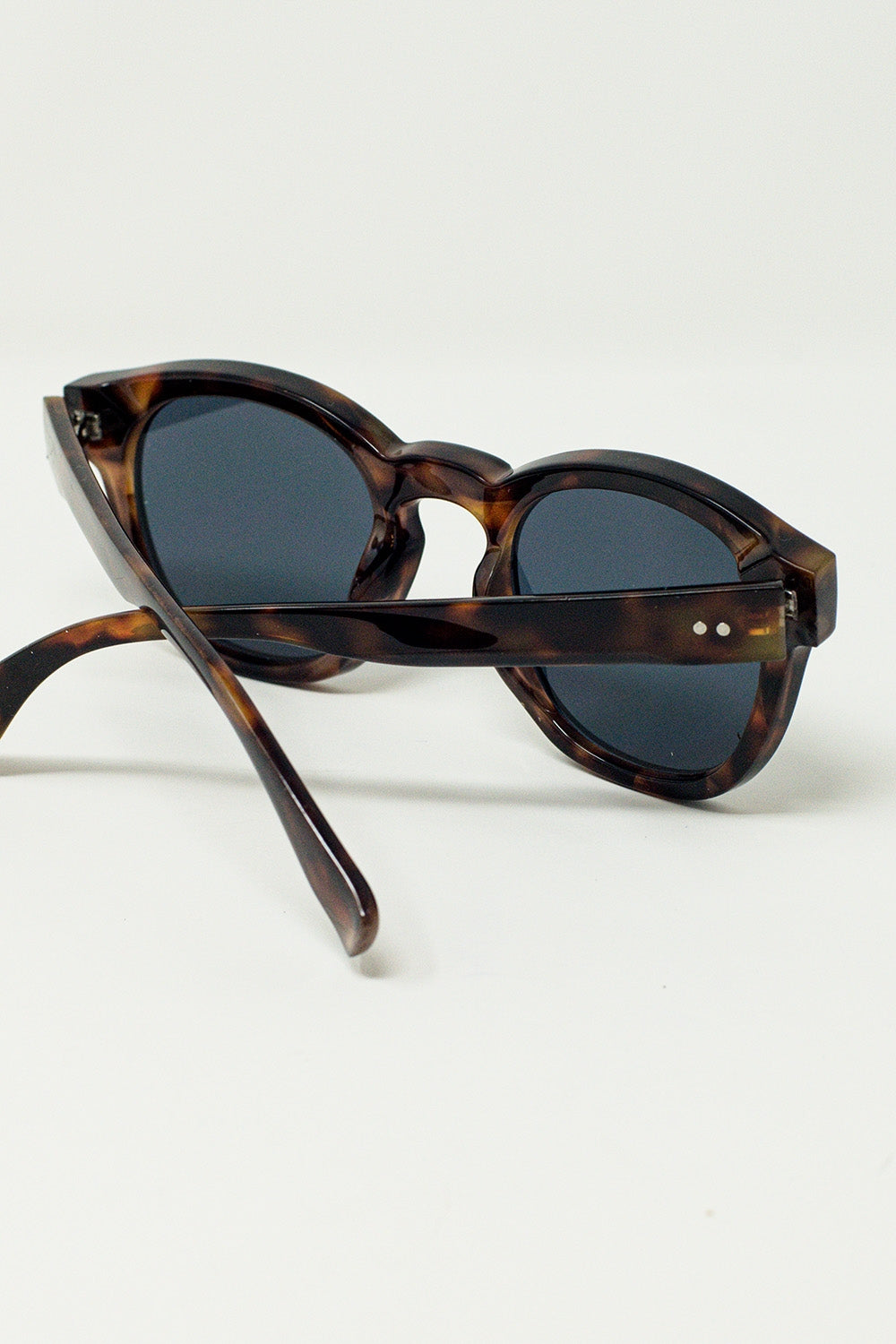 90's Round Sunglasses With Black Lenses and Dark Brown Toroise Shell Frame