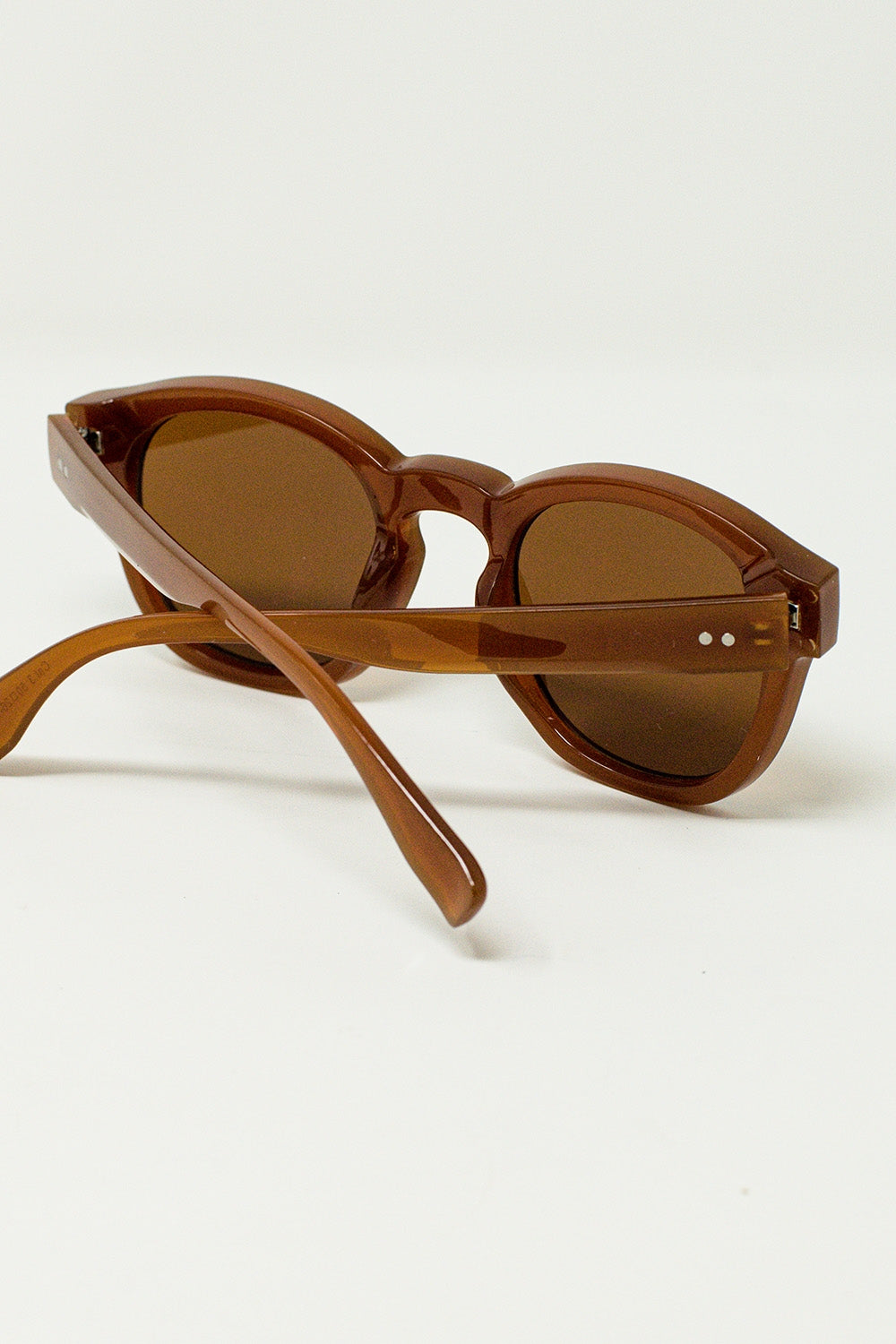 90's Round Sunglasses With Brown Tinted Lenses and Light Brown Frame Q2 Sunglasses BoutiqueLua