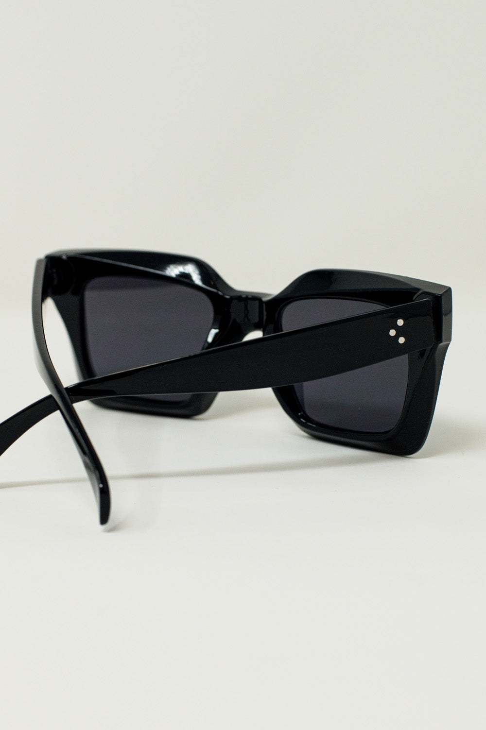 90's Squared Sunglasses in black Q2 Sunglasses BoutiqueLua