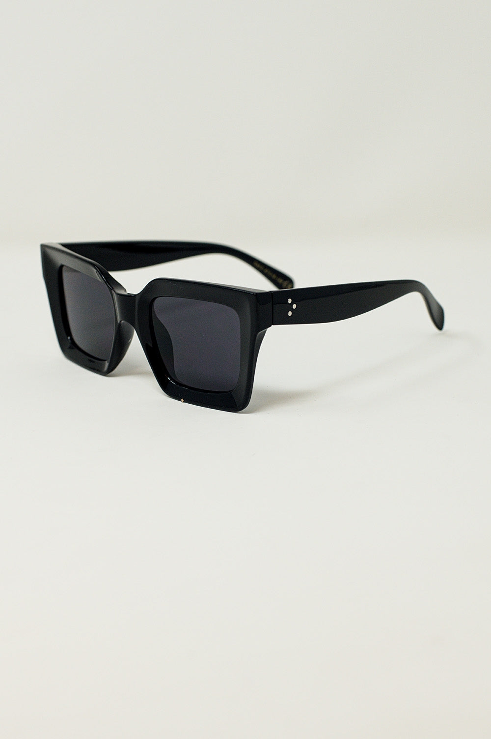 90's Squared Sunglasses in black Q2 Sunglasses BoutiqueLua