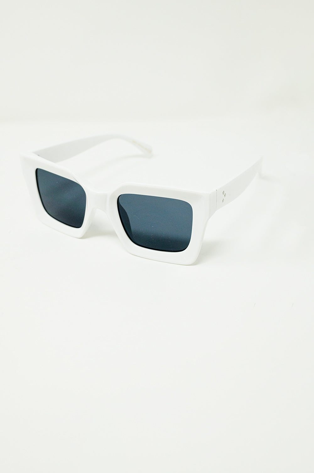 90's Squared Sunglasses in white Q2 Sunglasses BoutiqueLua