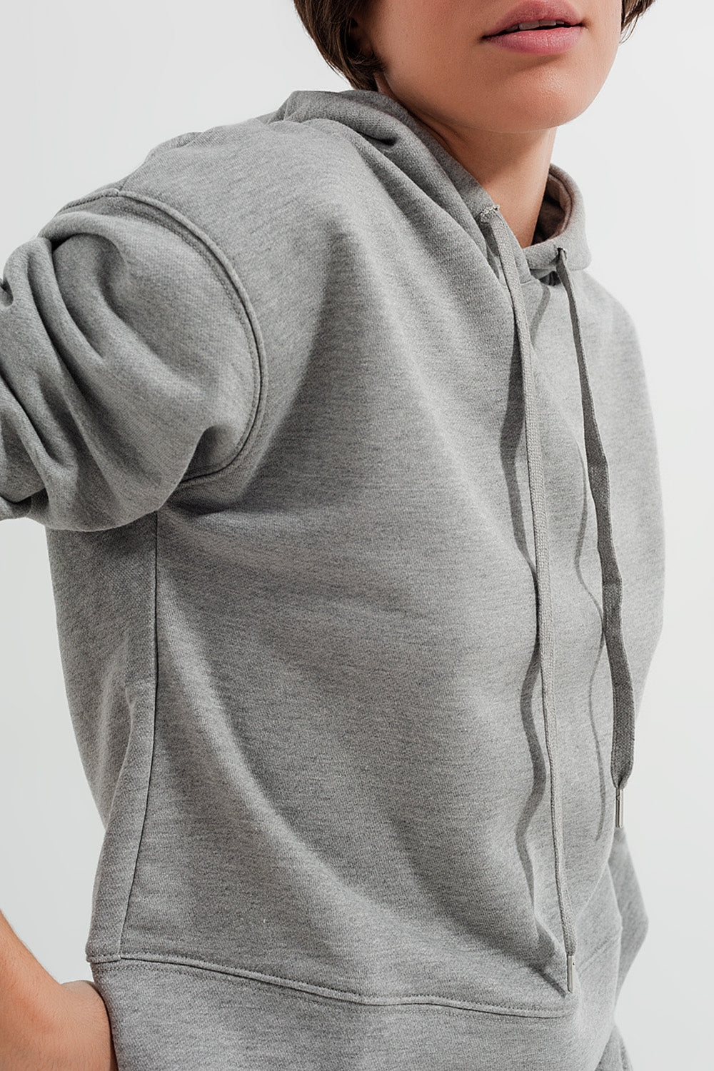 Basic hoodie in grey Q2 Sweaters BoutiqueLua