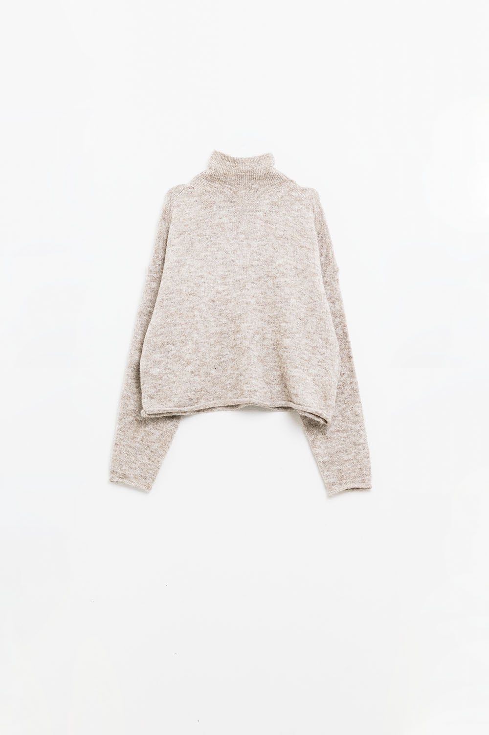 Pull beige duveteux à col montant et coupe décontractée