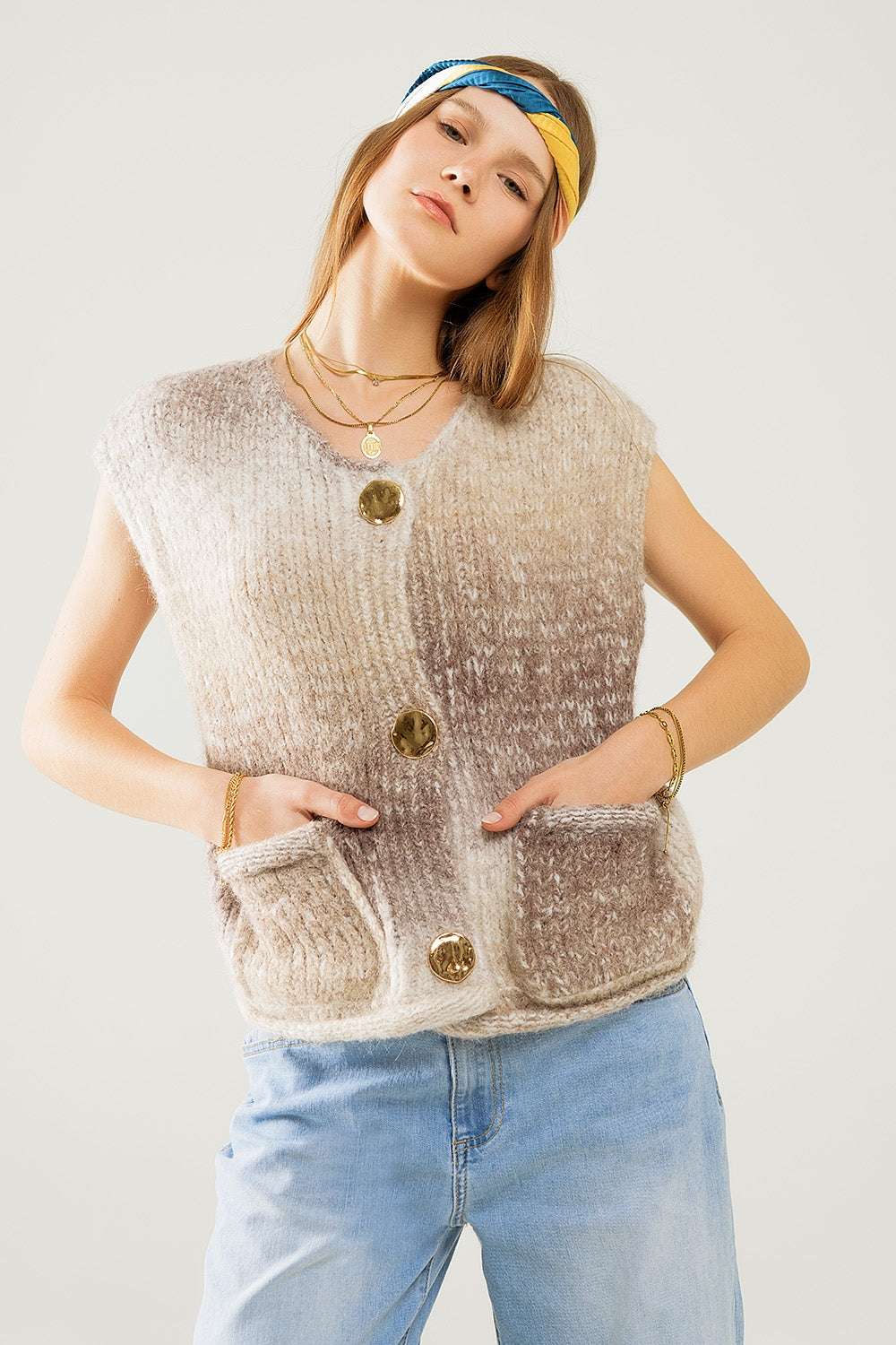 Beige gradient knitted vest with gold buttons