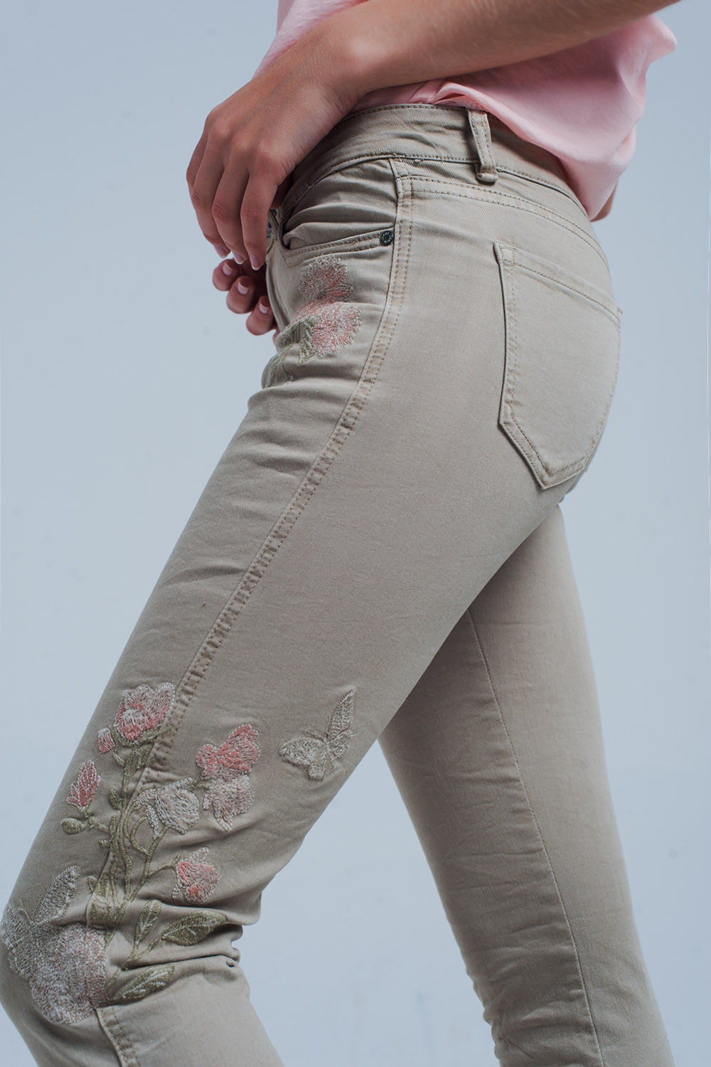 Beige jeans with Floral Embroidery Q2 Jeans BoutiqueLua