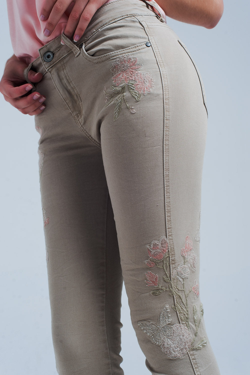 Beige jeans with Floral Embroidery Q2 Jeans BoutiqueLua