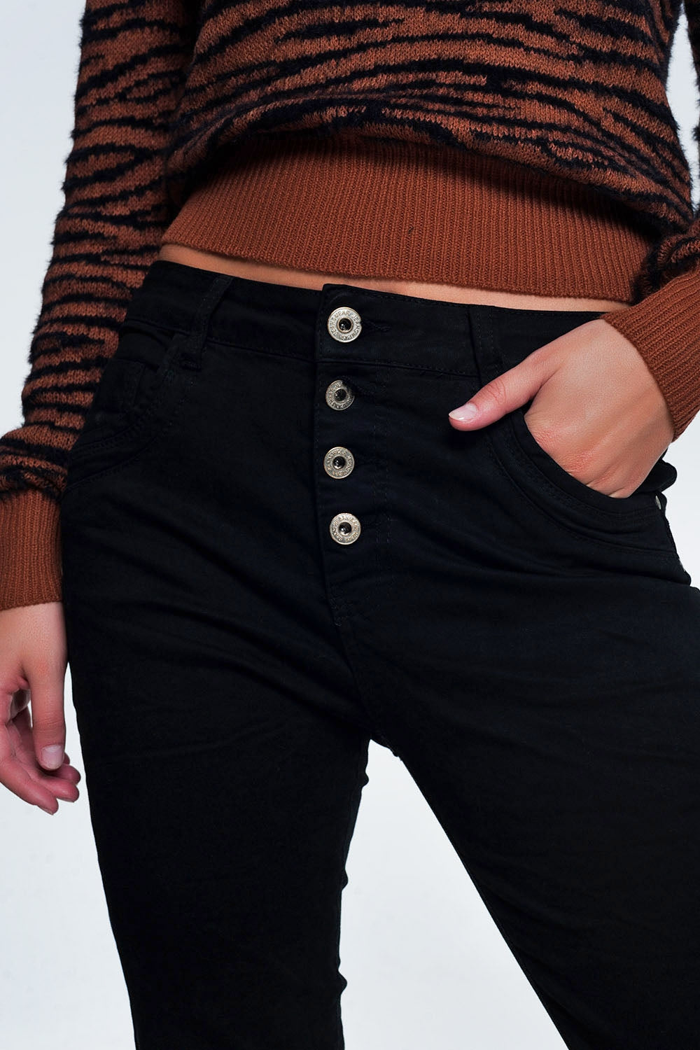 Black jeans with button closure Q2 Jeans BoutiqueLua