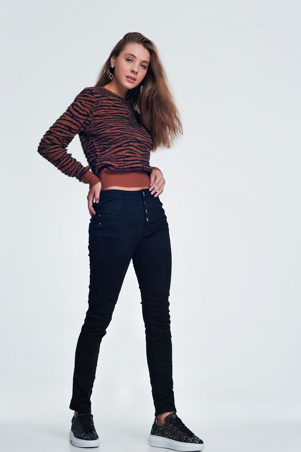 Black jeans with button closure Q2 Jeans BoutiqueLua