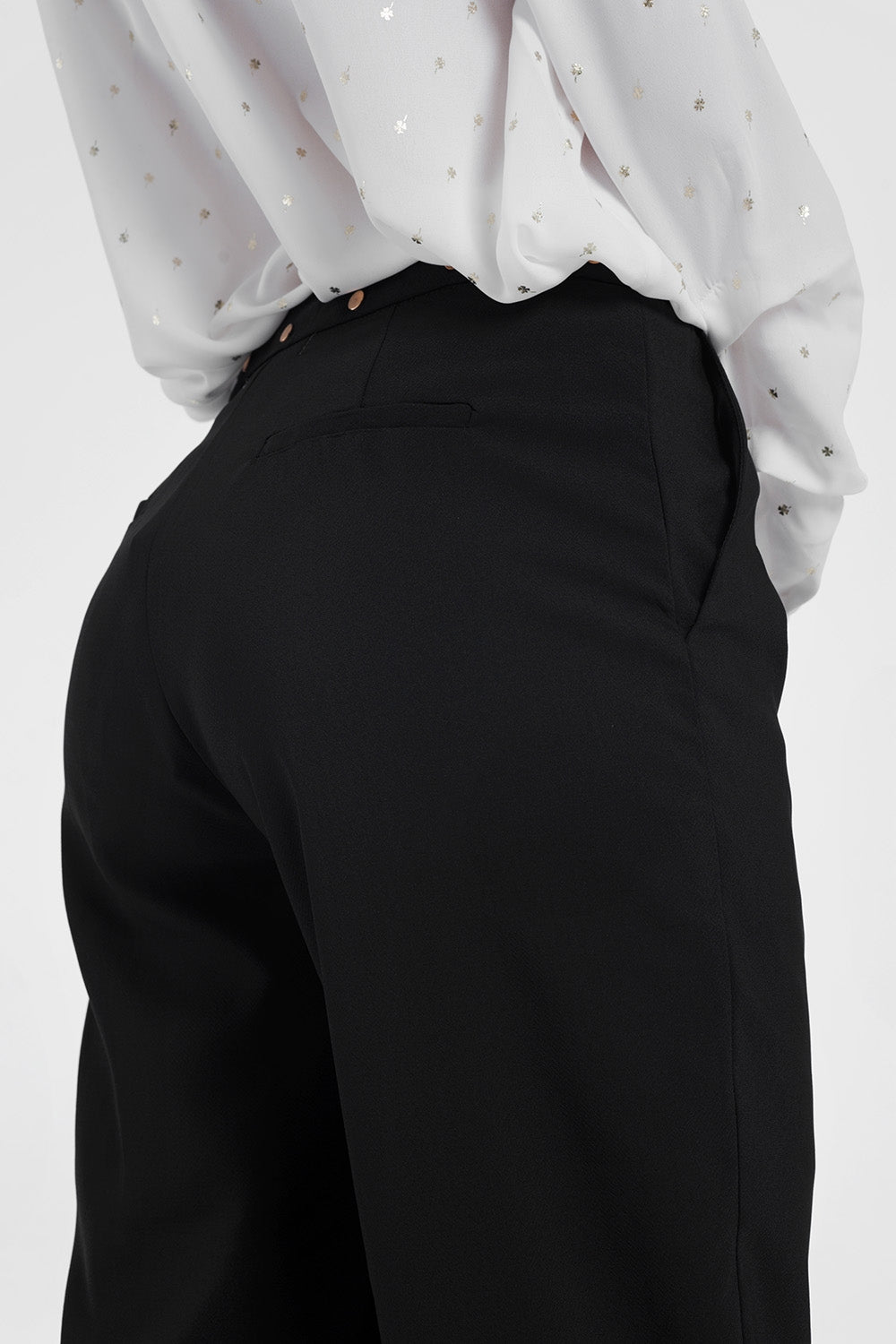 Black pants with wide legs and low hem Q2 Pants BoutiqueLua