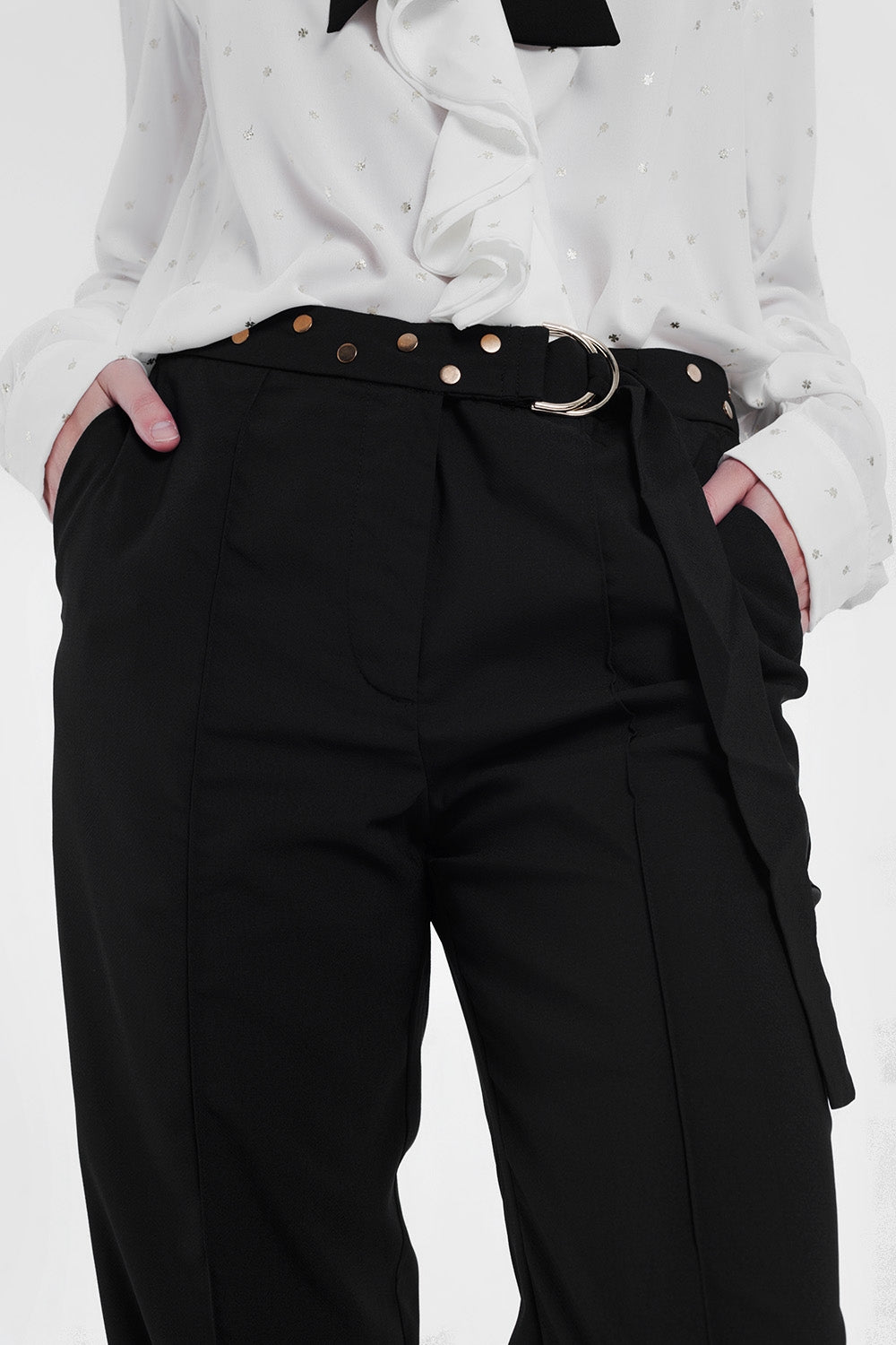 Q2 Black pants with wide legs and low hem