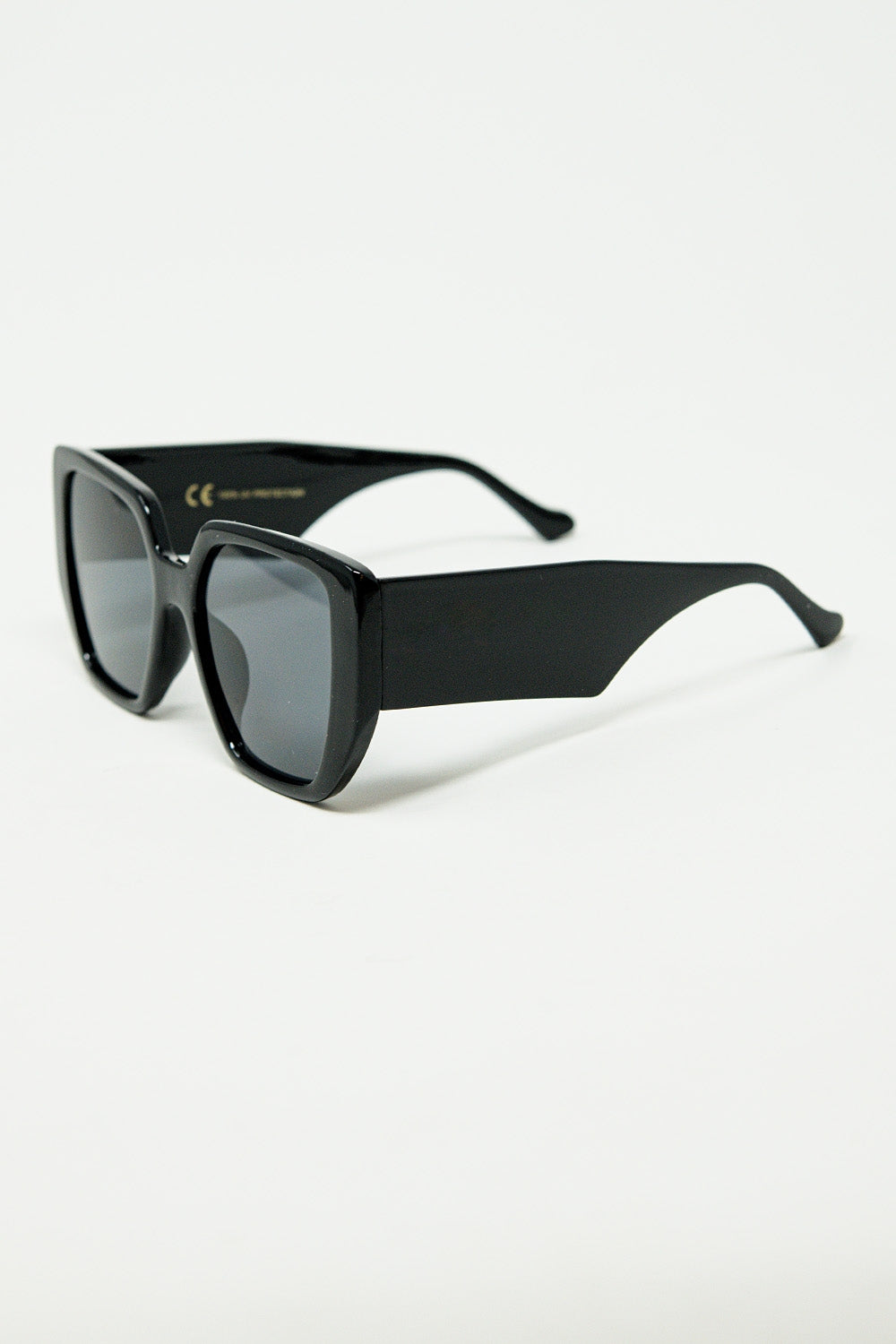 Black pin-up style sunglasses with geometric design and cat eyes Q2  BoutiqueLua