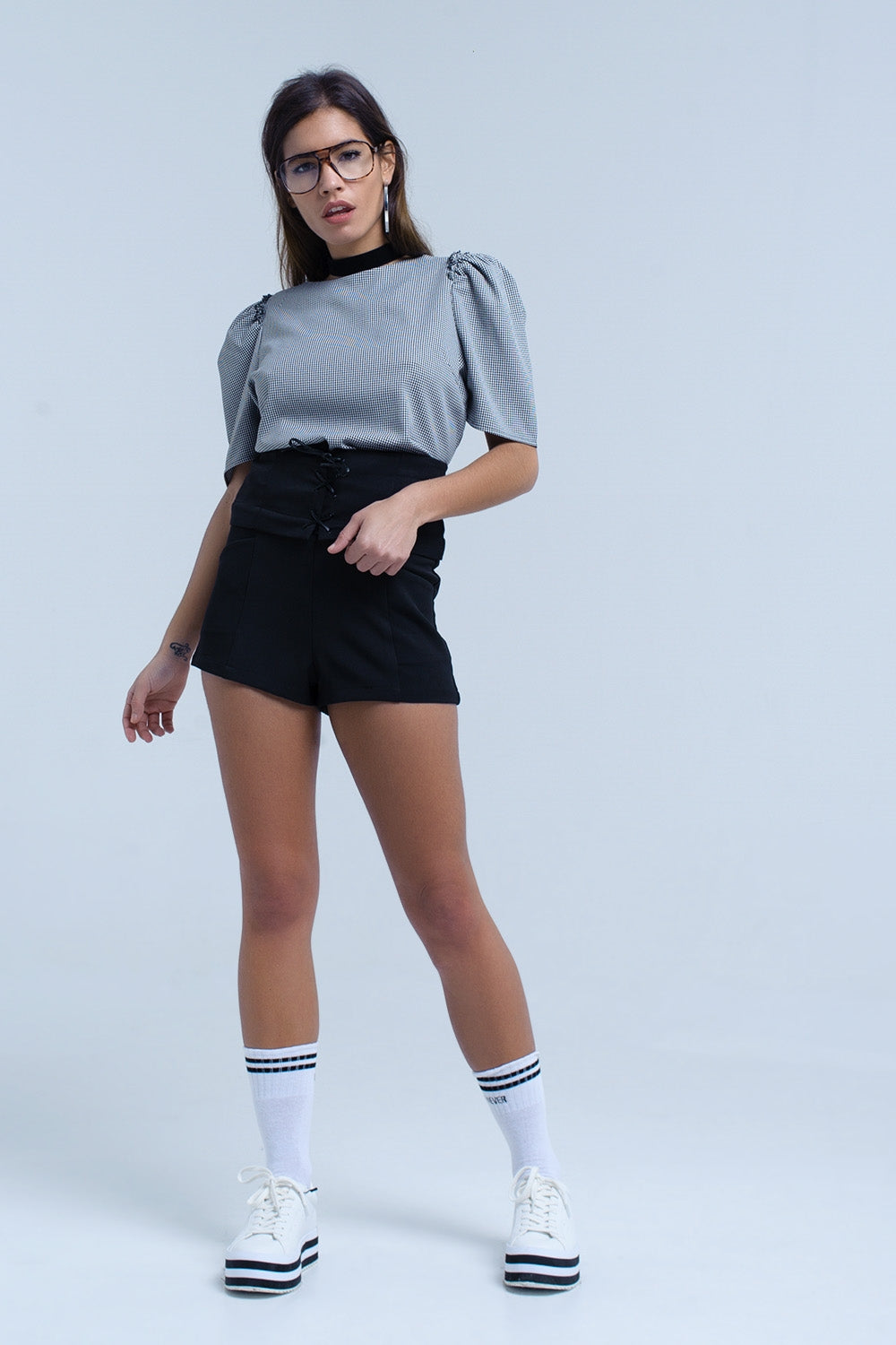 Black short with tie detail Q2 Pants BoutiqueLua