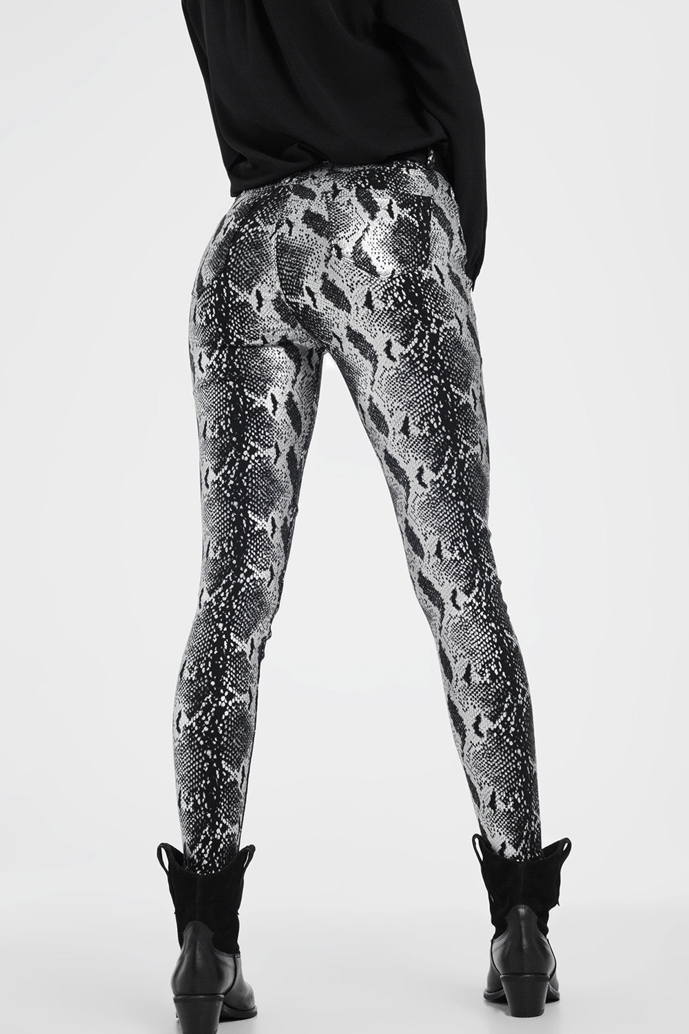 Black skinny shiny printed pants Q2 Jeans BoutiqueLua