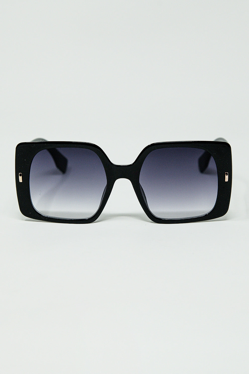 Q2 Black square sunglasses with gold detail on the side