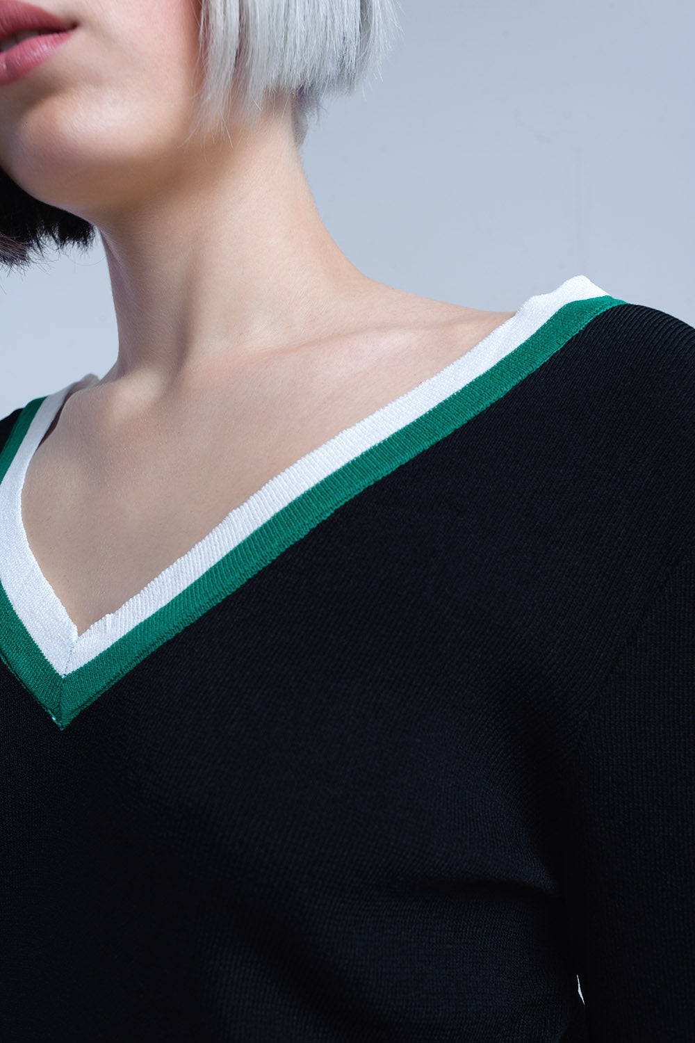 Black V-neck jersey with green and white contrast trim Q2 Sweaters BoutiqueLua