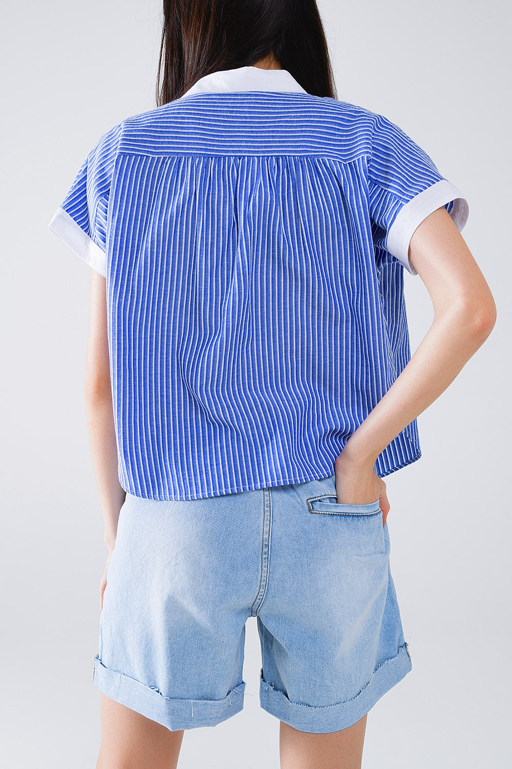 Blue shirt with short sleeves and vertical stripes Q2 Shirts BoutiqueLua