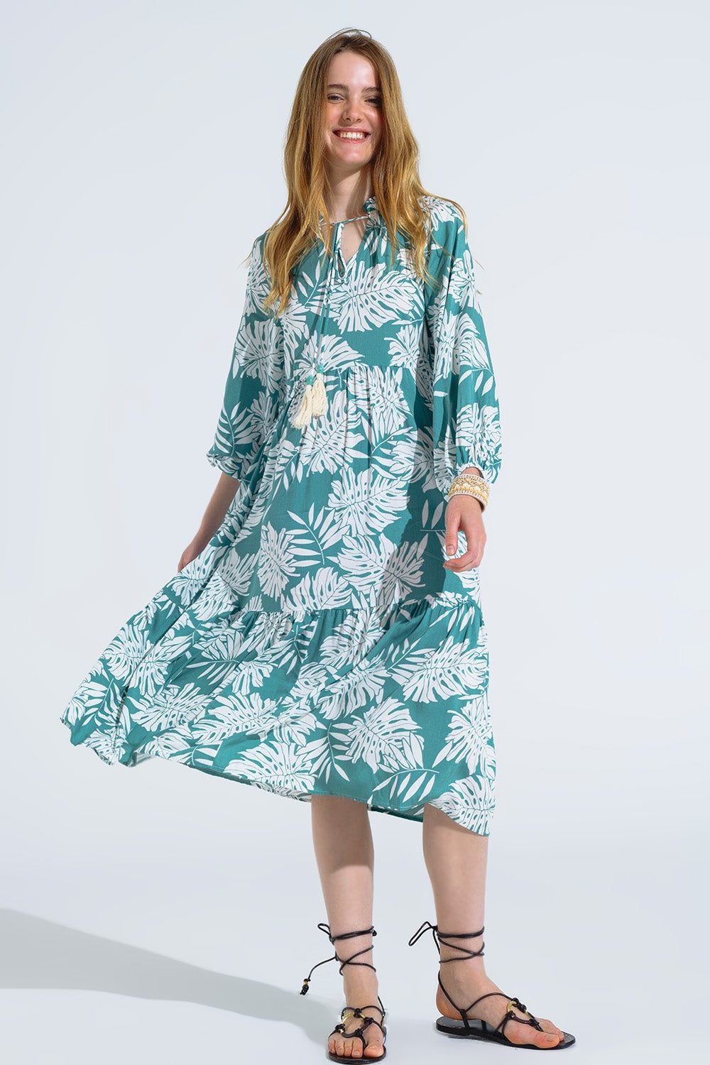 Vestido longo boho com mangas balão e estampa de folhas em verde