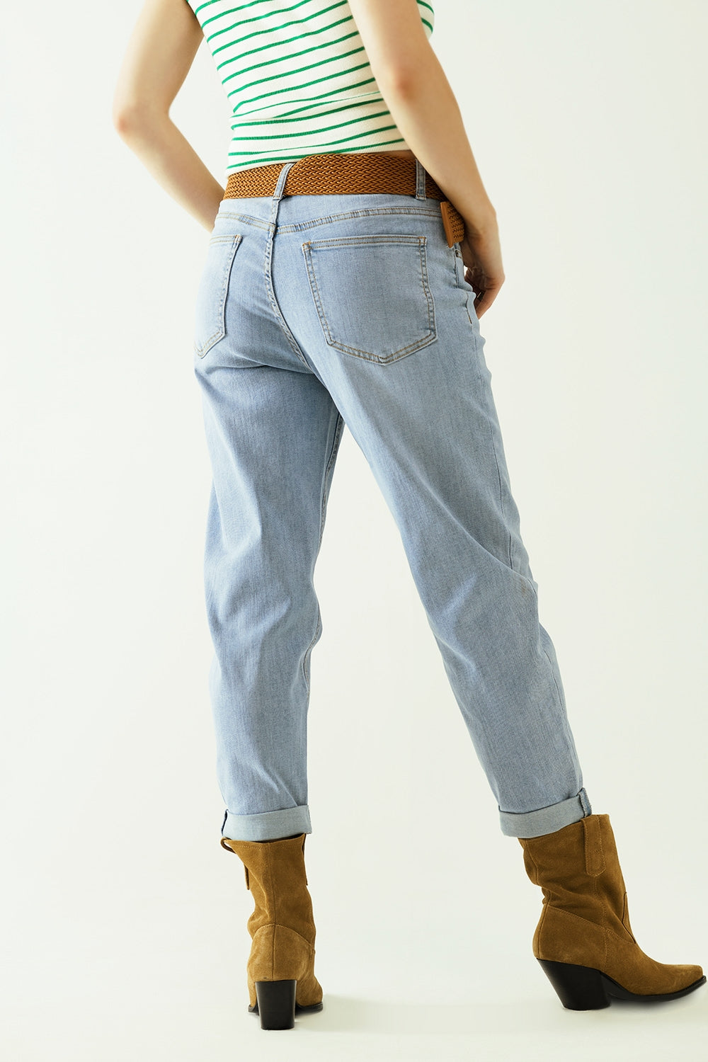 Boyfriend light blue jeans with stitching details on the edges Q2 Jeans BoutiqueLua