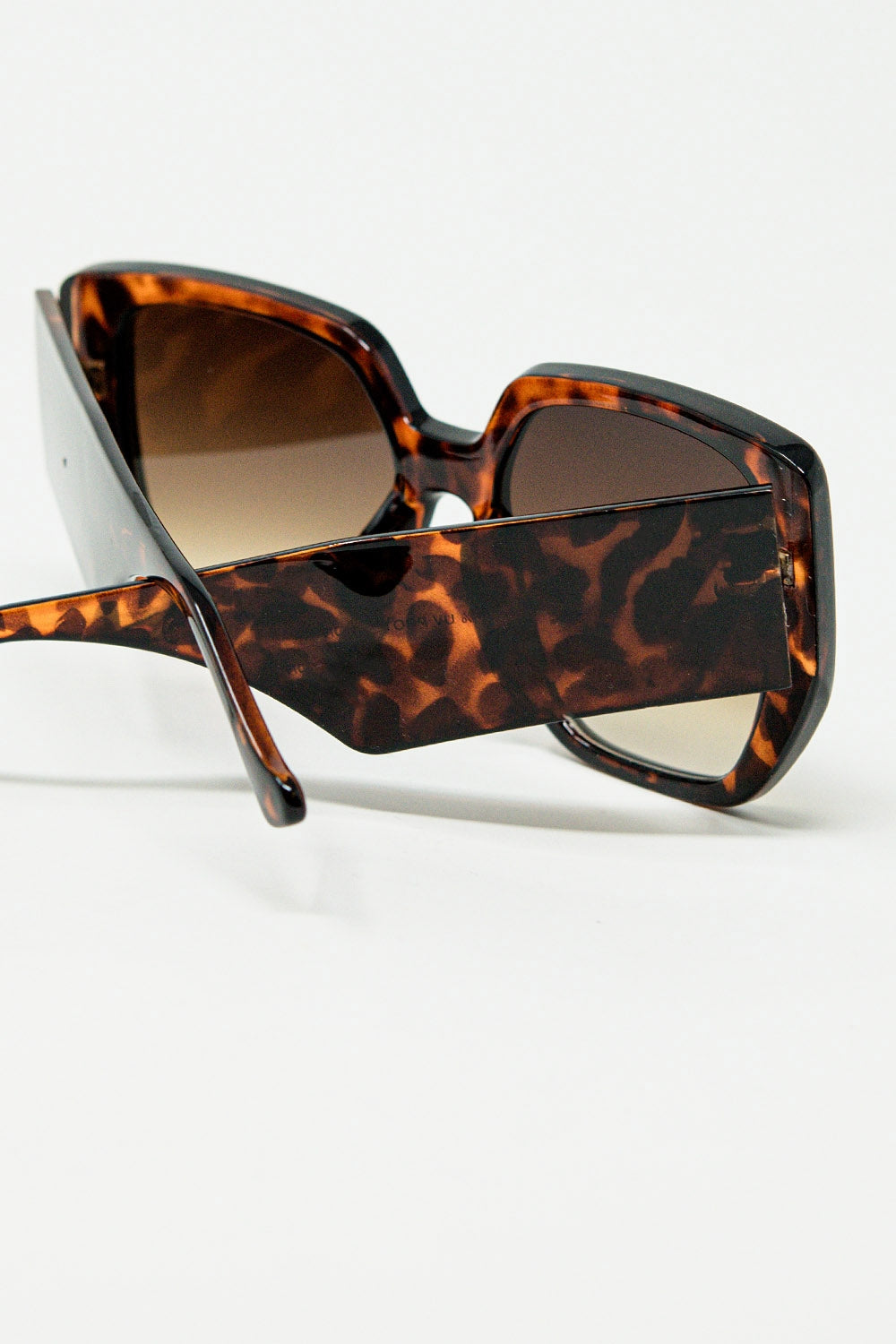 Brown pin-up style sunglasses with geometric design and cat eyes Q2  BoutiqueLua