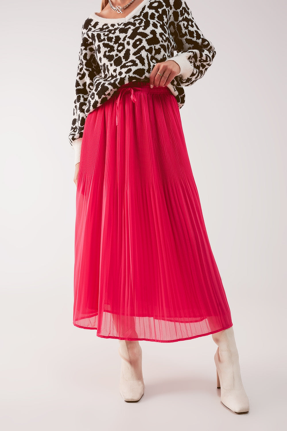 Q2 Chiffon pleated midi skirt in fuchsia