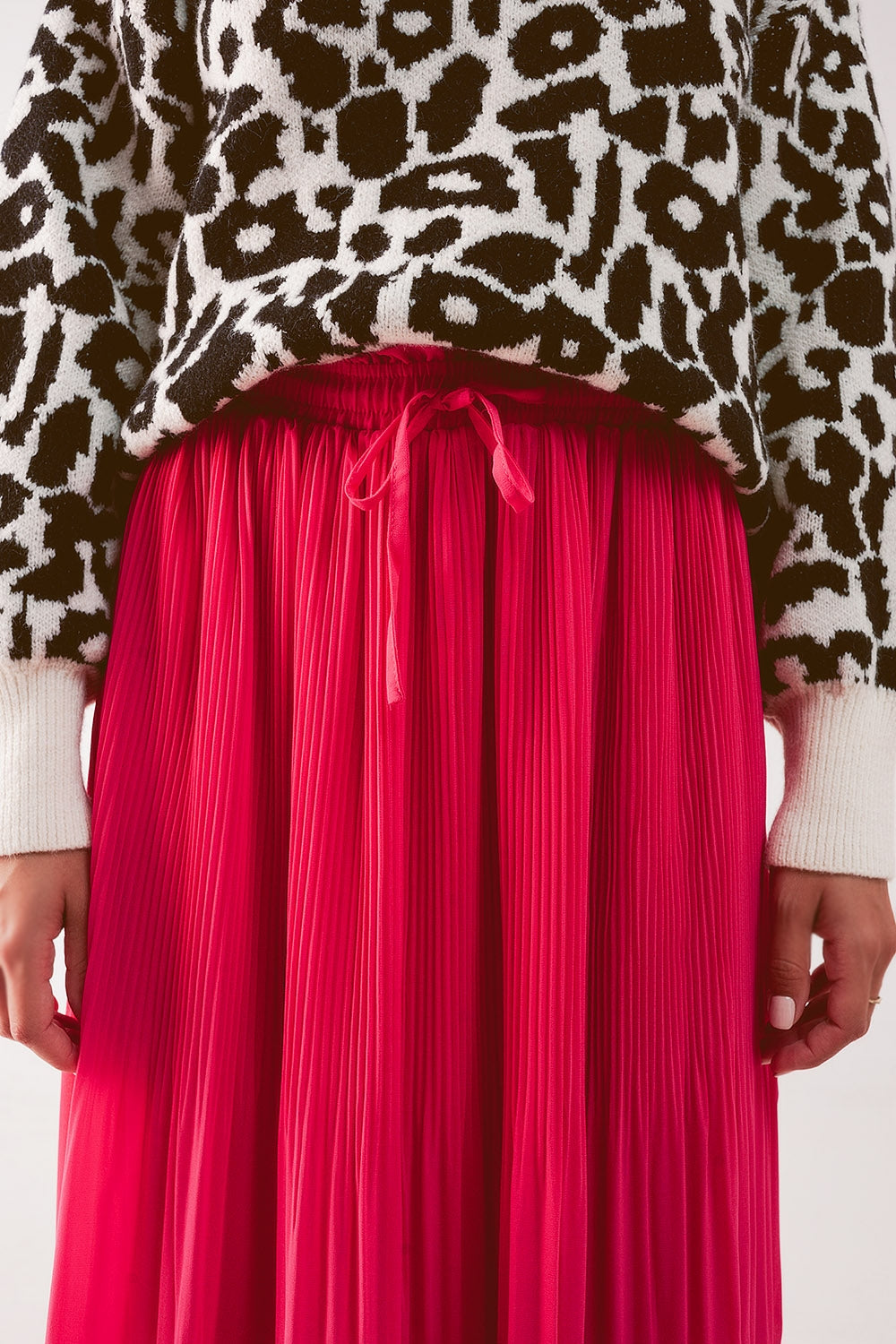 Hot pink pleated chiffon skirt hotsell