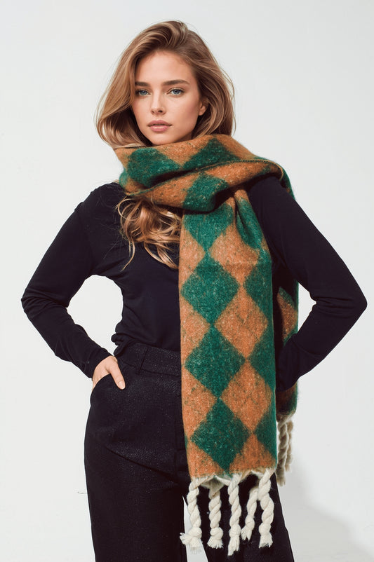 Q2 Chunky Scarf In Argyle Pattern in  Green