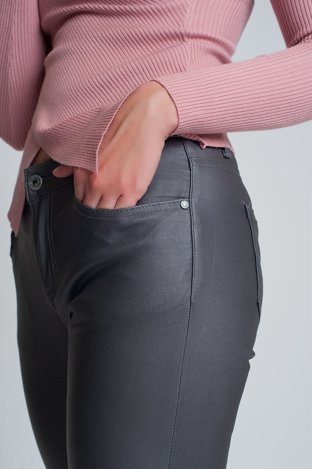 Coated pants in gray Q2 Pants BoutiqueLua