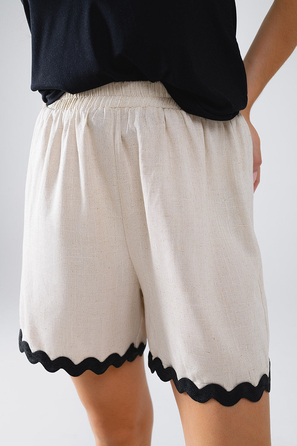 Contrast Scallop Trim Linen Shorts in Beige Q2 Pants BoutiqueLua