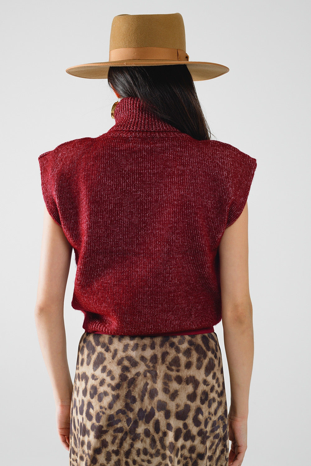 Cozy turtleneck sleeveless sweater in burgundy Q2 Sweaters BoutiqueLua