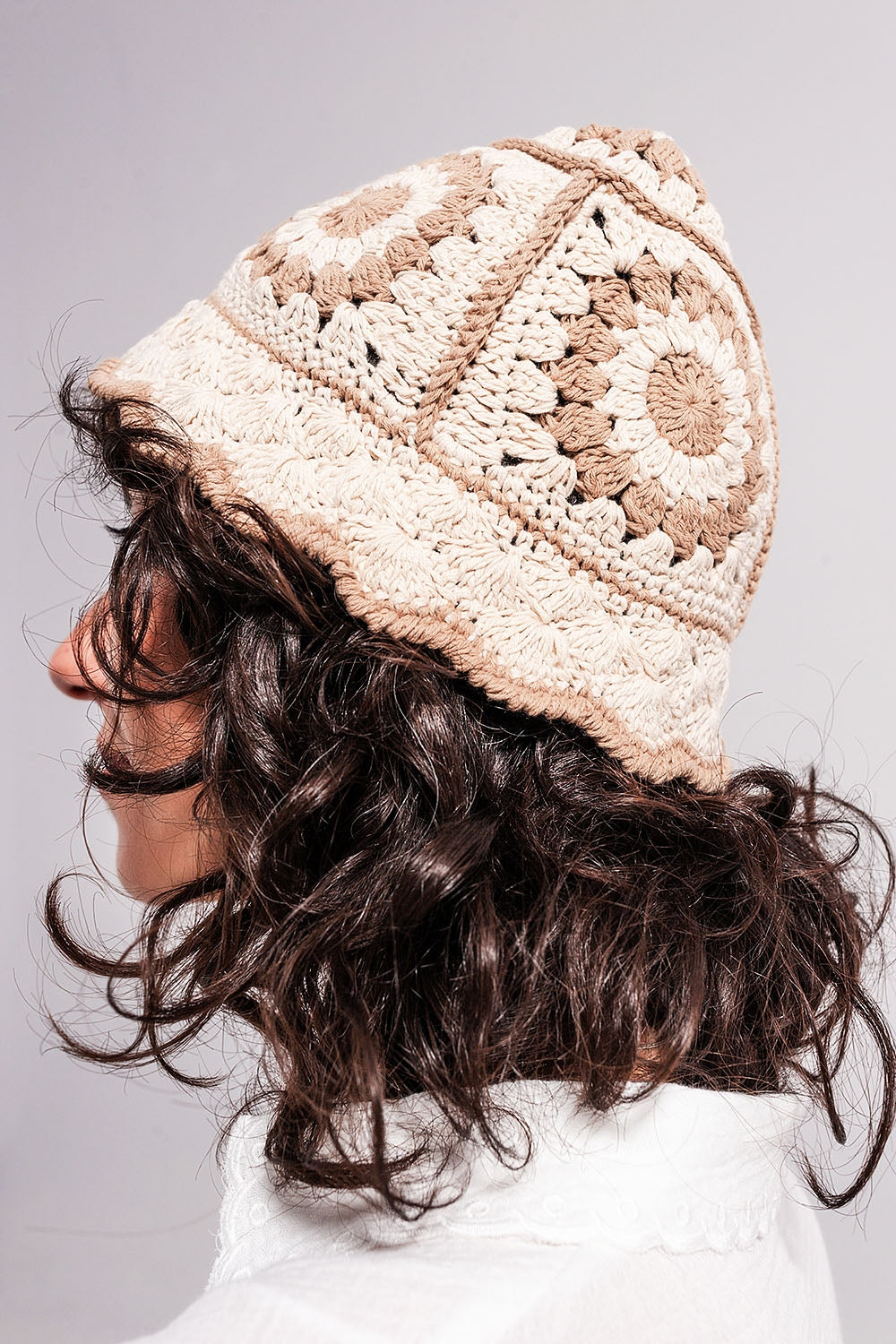 Crochet bucket hat with daisy detail in beige Q2 Hats BoutiqueLua