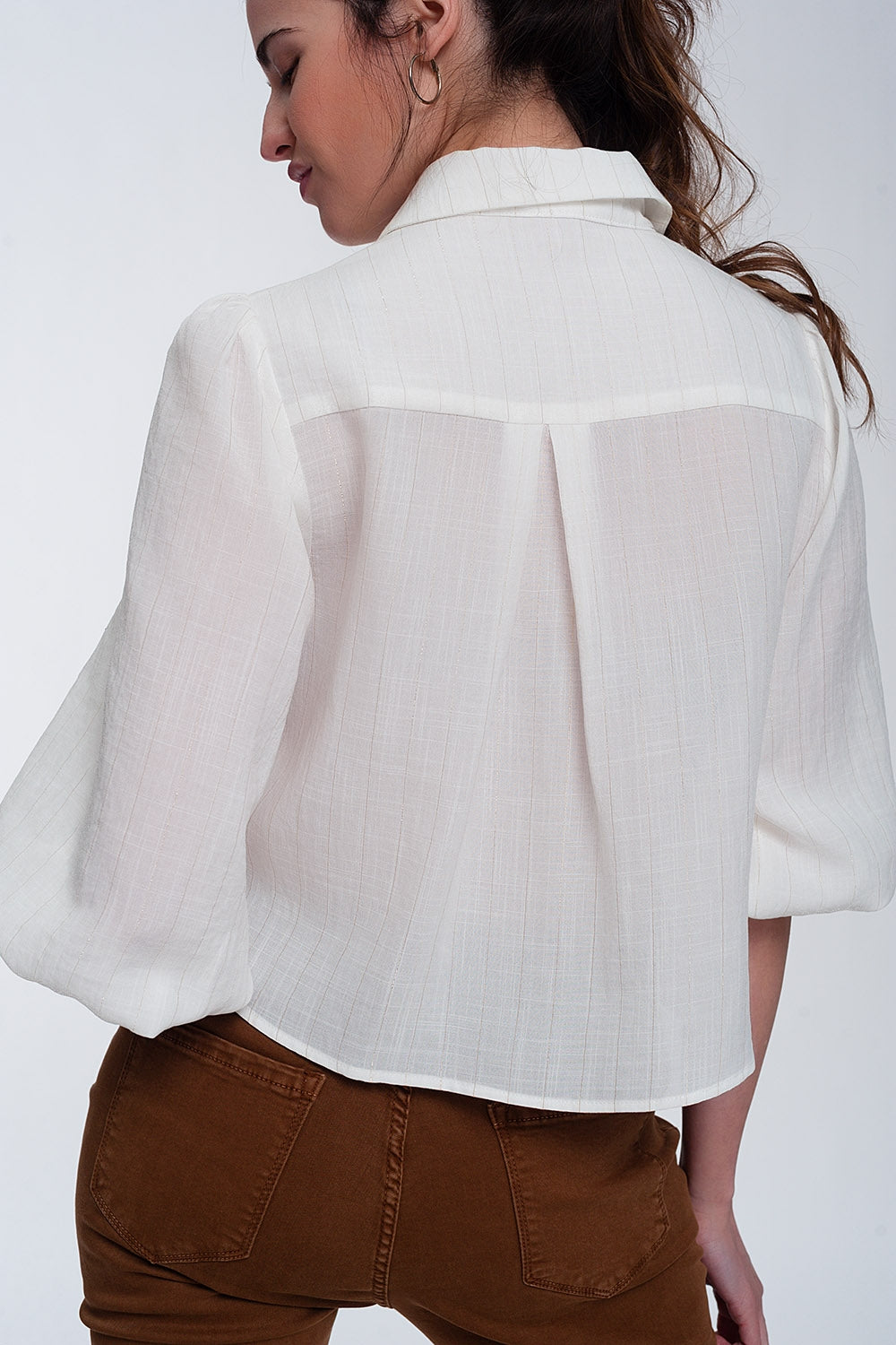 Cropped shirt with puff sleeve in cream Q2 Shirts BoutiqueLua