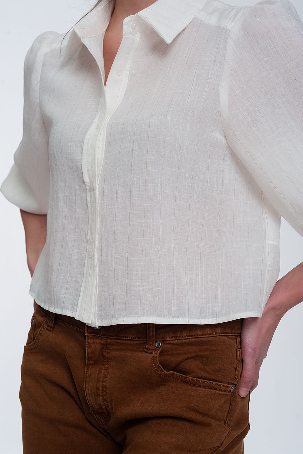 Cropped shirt with puff sleeve in cream Q2 Shirts BoutiqueLua