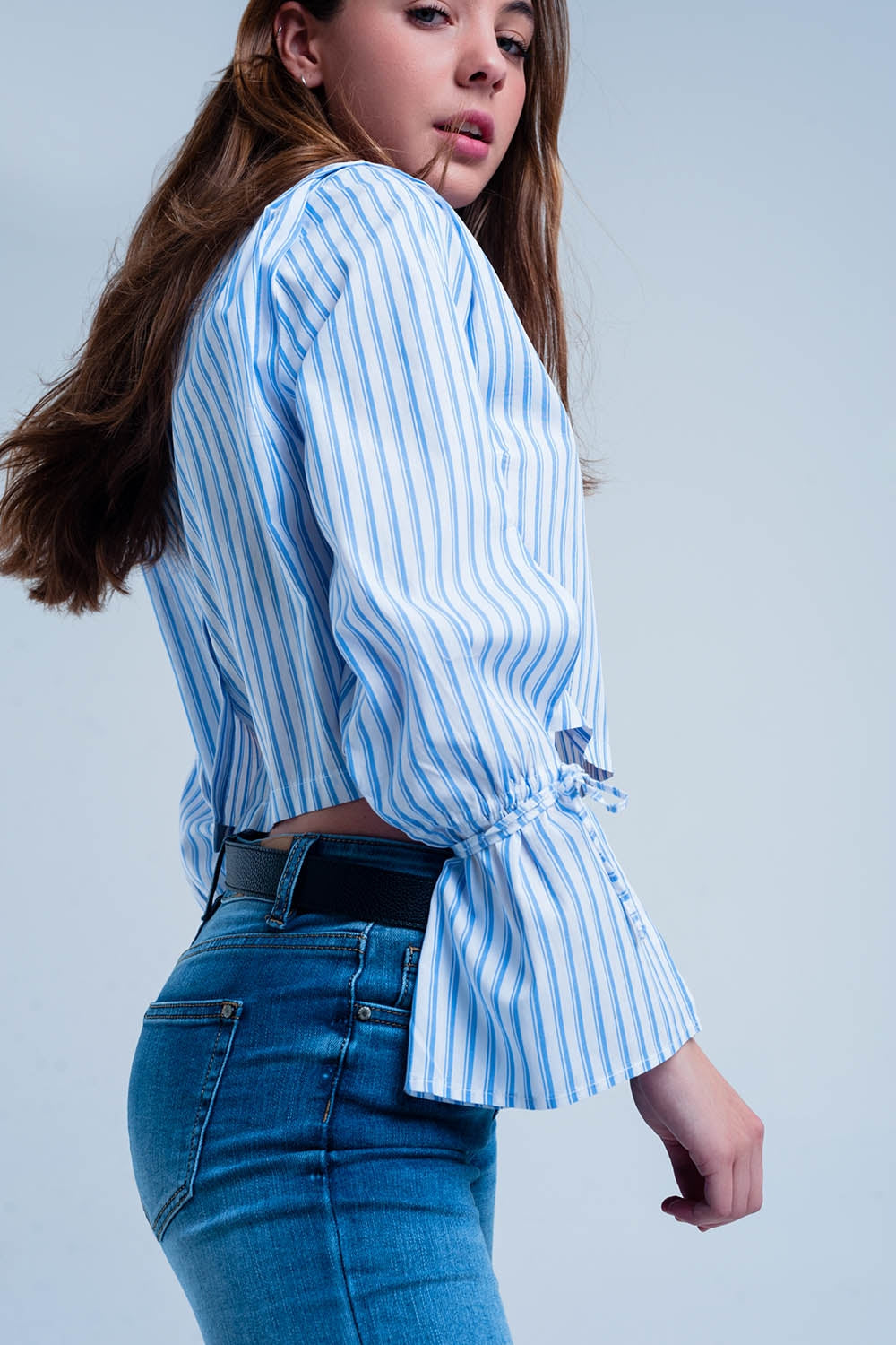 Cropped striped shirt in blue Q2 Shirts BoutiqueLua