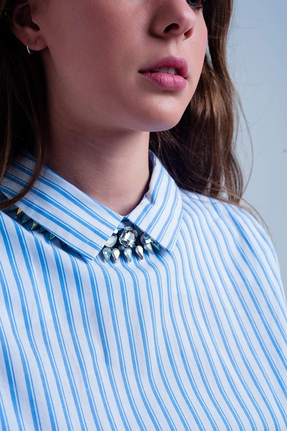 Cropped striped shirt in blue Q2 Shirts BoutiqueLua