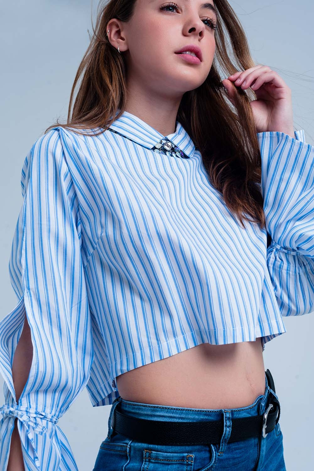 Cropped striped shirt in blue Q2 Shirts BoutiqueLua