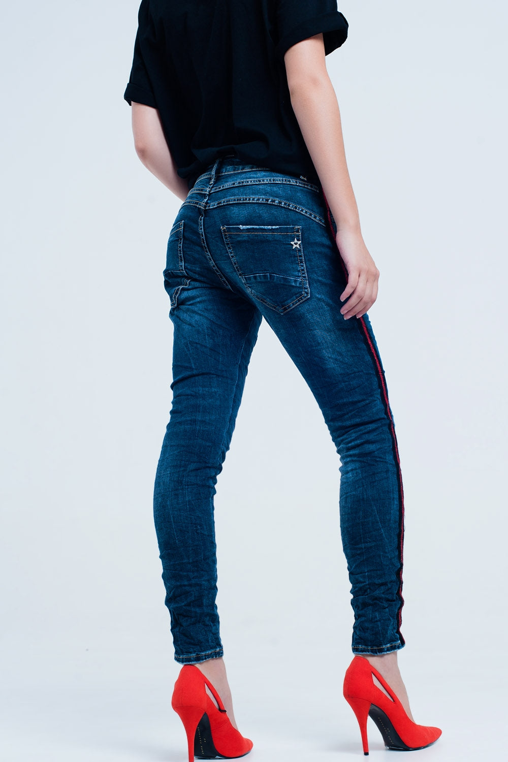 Dark blue boyfriend jeans with red sideband Q2 Jeans BoutiqueLua