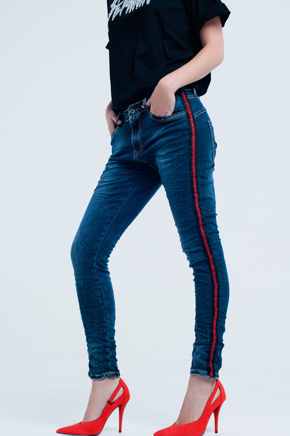 Dark blue boyfriend jeans with red sideband Q2 Jeans BoutiqueLua