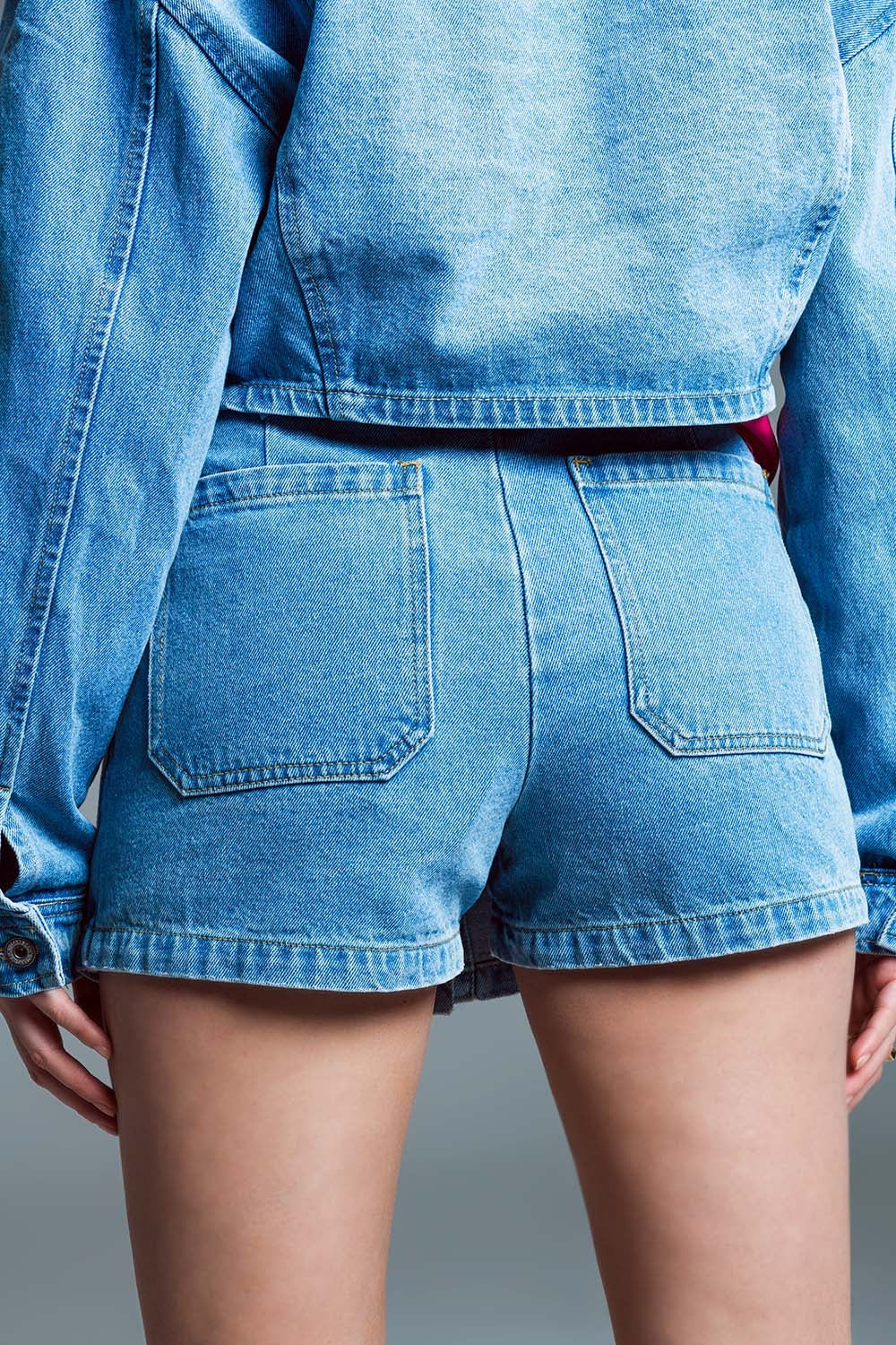 Denim cargo mini short with front buttoning in light wash Q2 Jeans BoutiqueLua