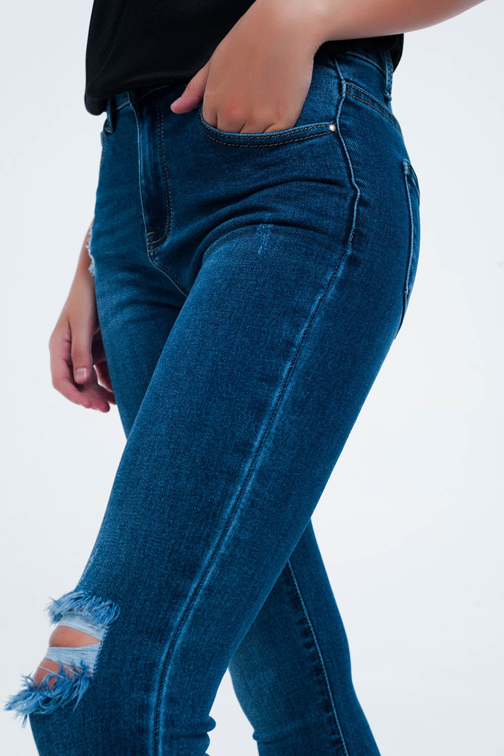 Distressed skinny fit jeans in mid wash Q2 Jeans BoutiqueLua