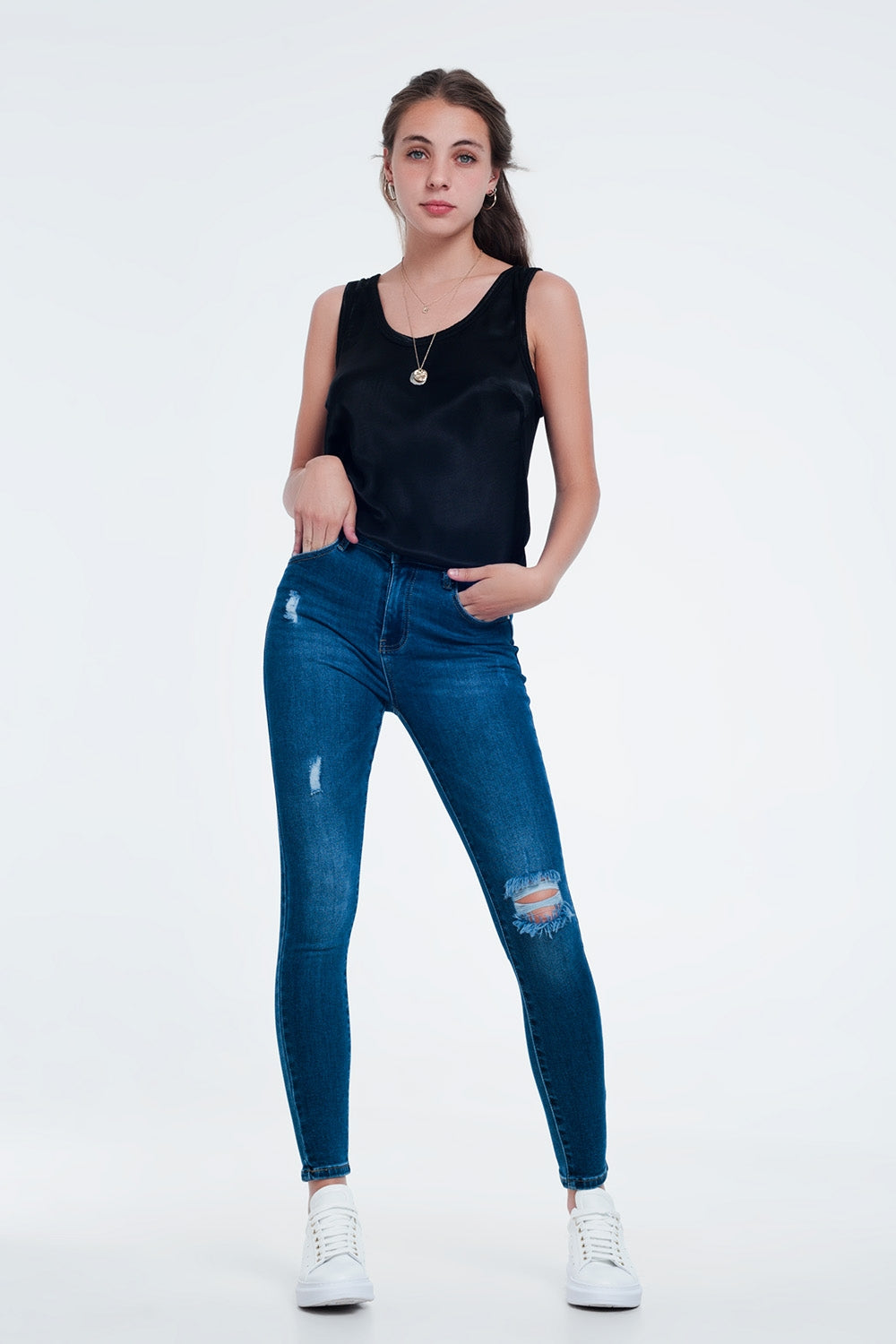 Distressed skinny fit jeans in mid wash Q2 Jeans BoutiqueLua