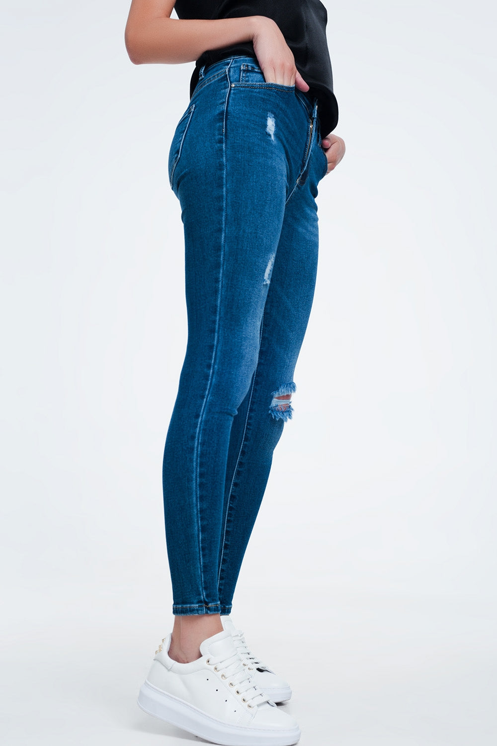 Distressed skinny fit jeans in mid wash Q2 Jeans BoutiqueLua