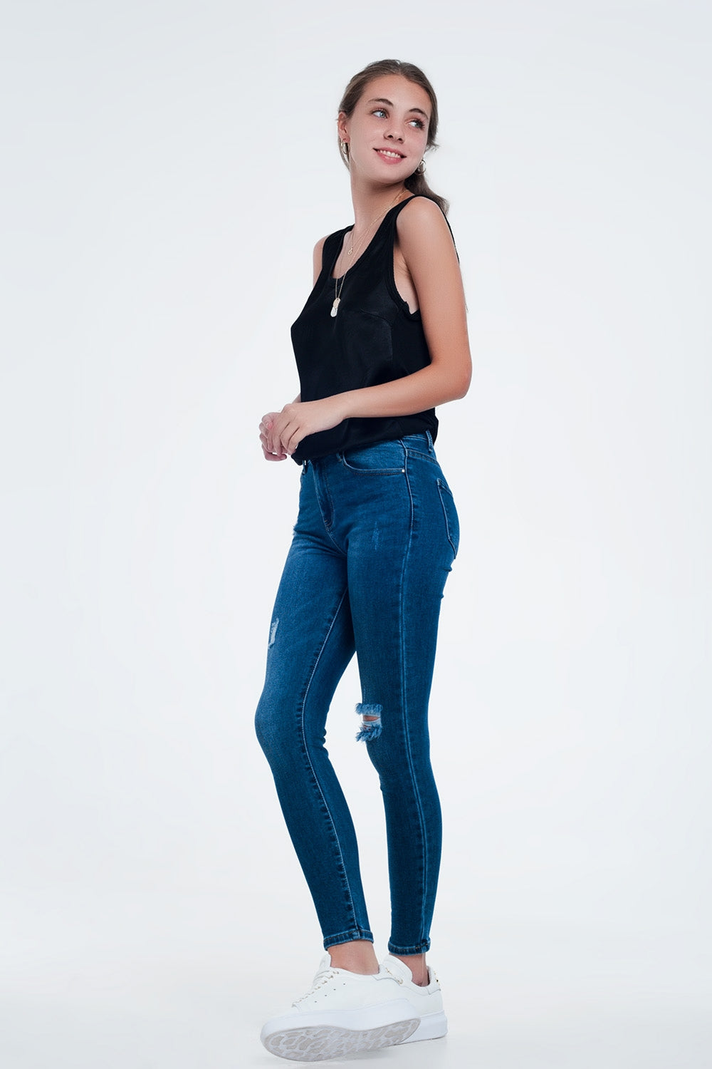 Distressed skinny fit jeans in mid wash Q2 Jeans BoutiqueLua