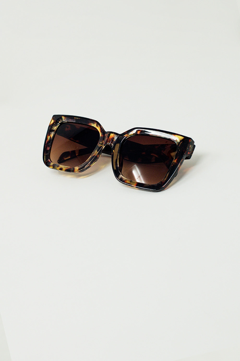 Elongated Squared Sunglasses With Dark Lenses in Tortoise Shell Q2 Sunglasses BoutiqueLua