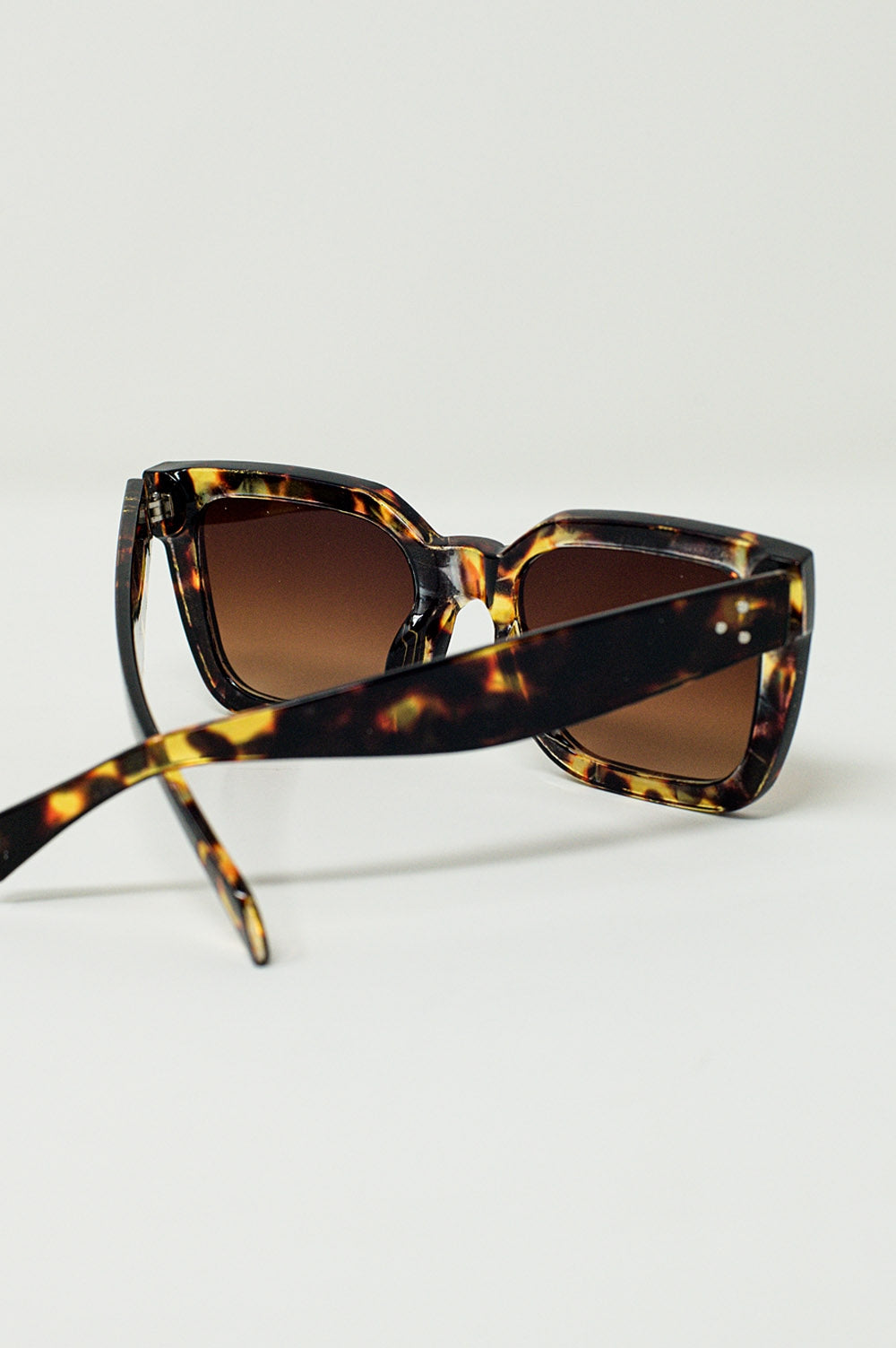 Elongated Squared Sunglasses With Dark Lenses in Tortoise Shell Q2 Sunglasses BoutiqueLua