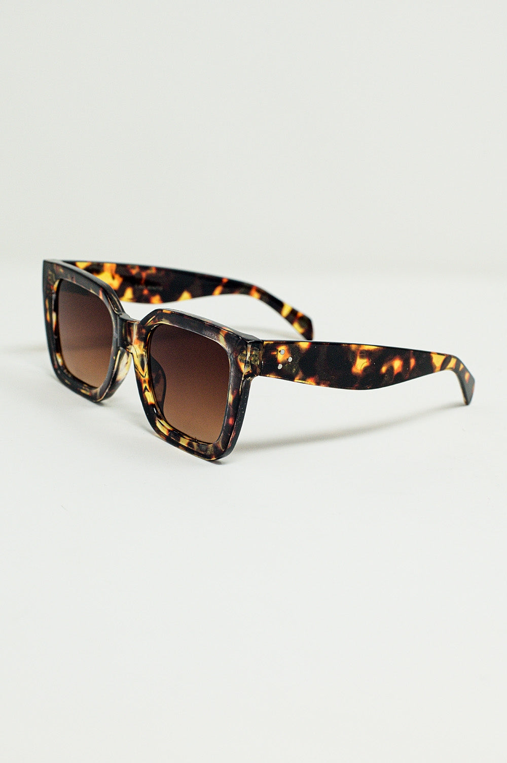 Elongated Squared Sunglasses With Dark Lenses in Tortoise Shell Q2 Sunglasses BoutiqueLua