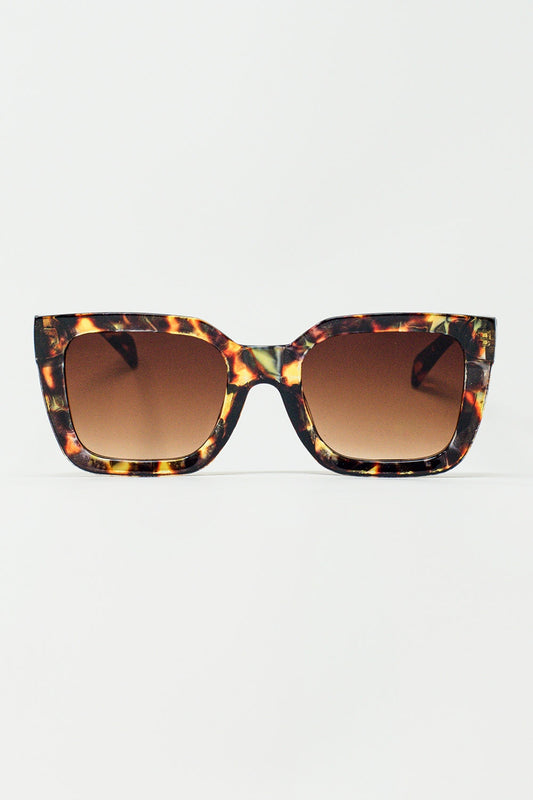 Q2 Elongated Squared Sunglasses With Dark Lenses in Tortoise Shell