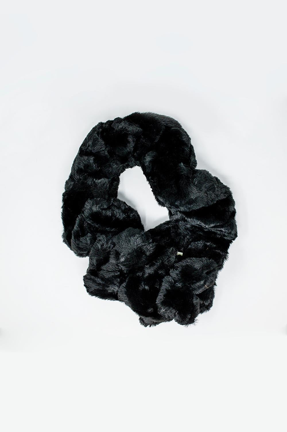 Faux fur collar in black Q2 Necklaces BoutiqueLua