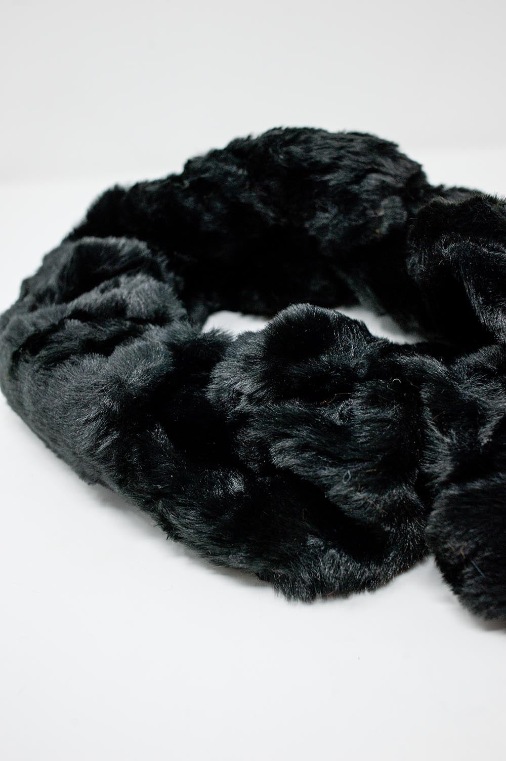 Faux fur collar in black Q2 Necklaces BoutiqueLua