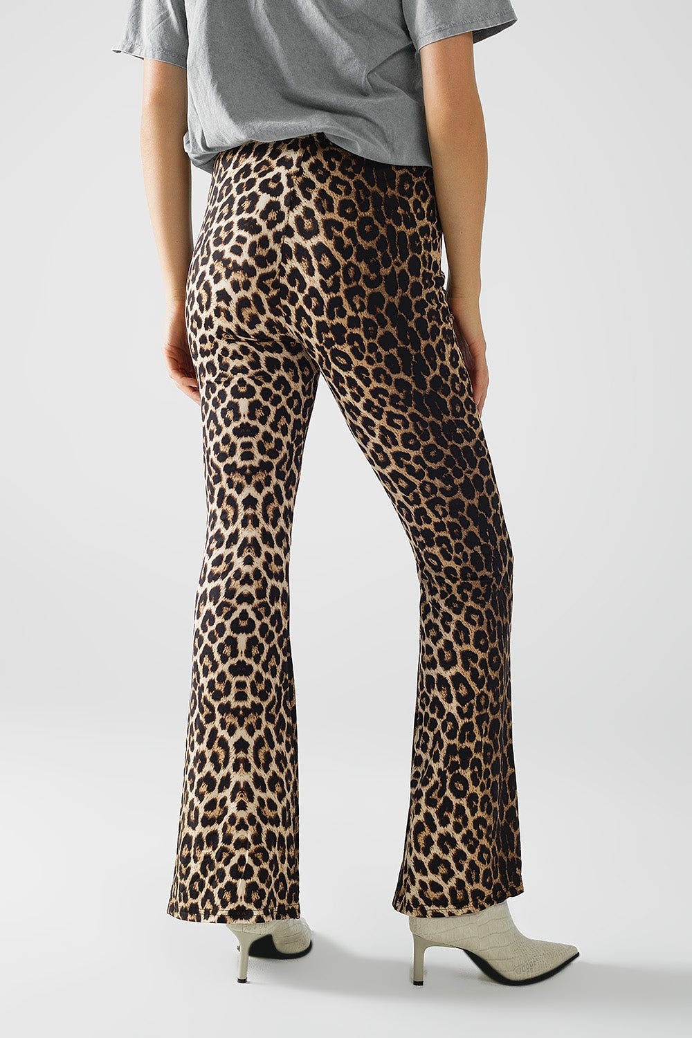 Flared Spandex leggings in a leopard print Q2 Pants BoutiqueLua