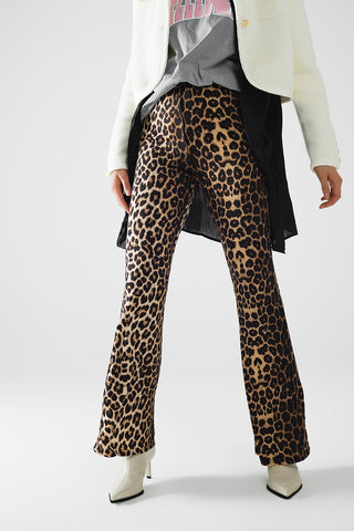 Leggings de elastano flare com estampa de leopardo